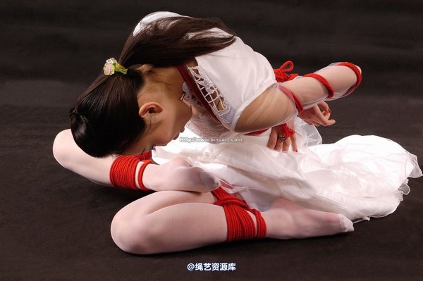 丽柜美束 - 2005-06-29 第 24 张图片