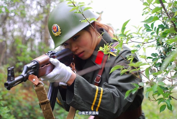 唯美之家 - 外拍军装三模特 第 73 张图片