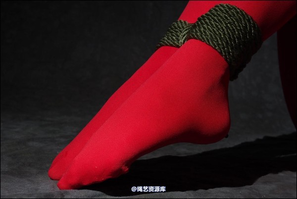 simplytied - Blonde in red tights 第 33 张图片