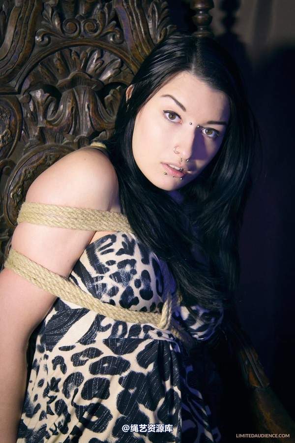 limitedaudience - 2013 stacey von tied on throne 2 第 30 张图片