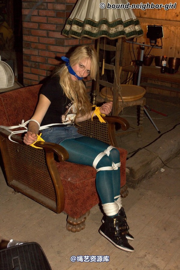 bound-neighbor-girl - Kate - Tied up in the attic 2 第 19 张图片
