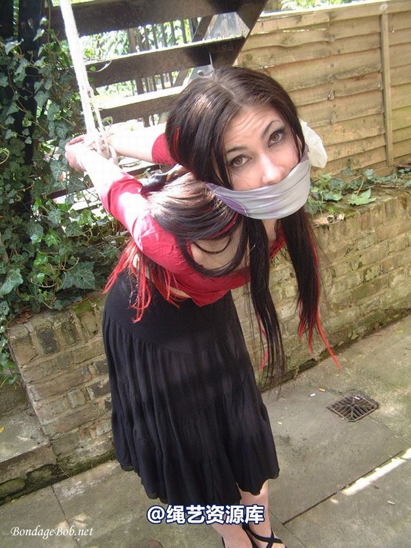 bondagebob - Lydia Tied Outdoors 第 90 张图片