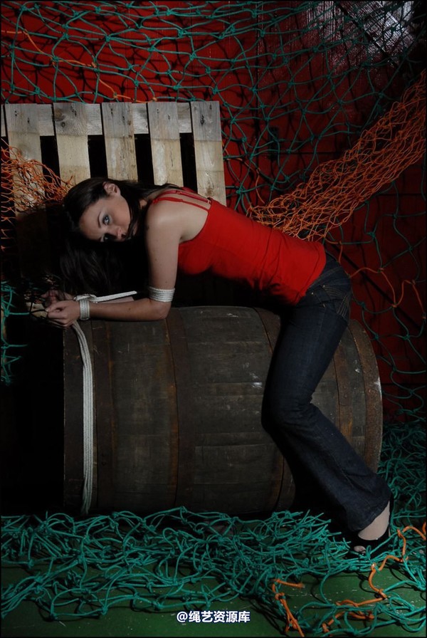 simplytied - Jinx caught over a barrel 第 8 张图片