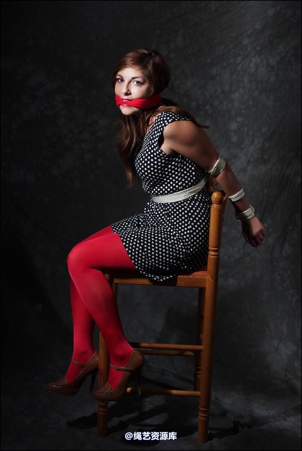 simplytied - She wanted to wear red tights 第 11 张图片