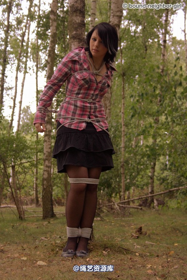 bound-neighbor-girl - Nadine - Adventure in the woods part 1 第 52 张图片