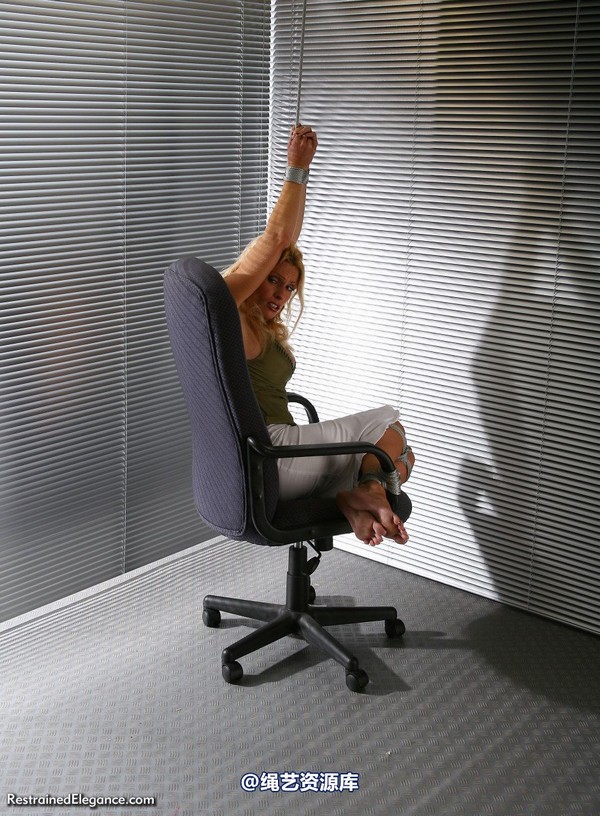 restrainedelegance - Punishing the Office Slut 第 12 张图片