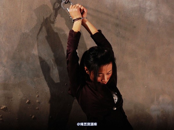 mj影视 - 倾心罪恶红唇1 第 216 张图片