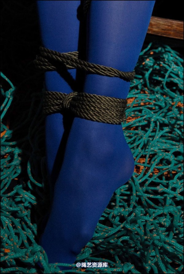 simplytied - Netted in blue tights 第 30 张图片