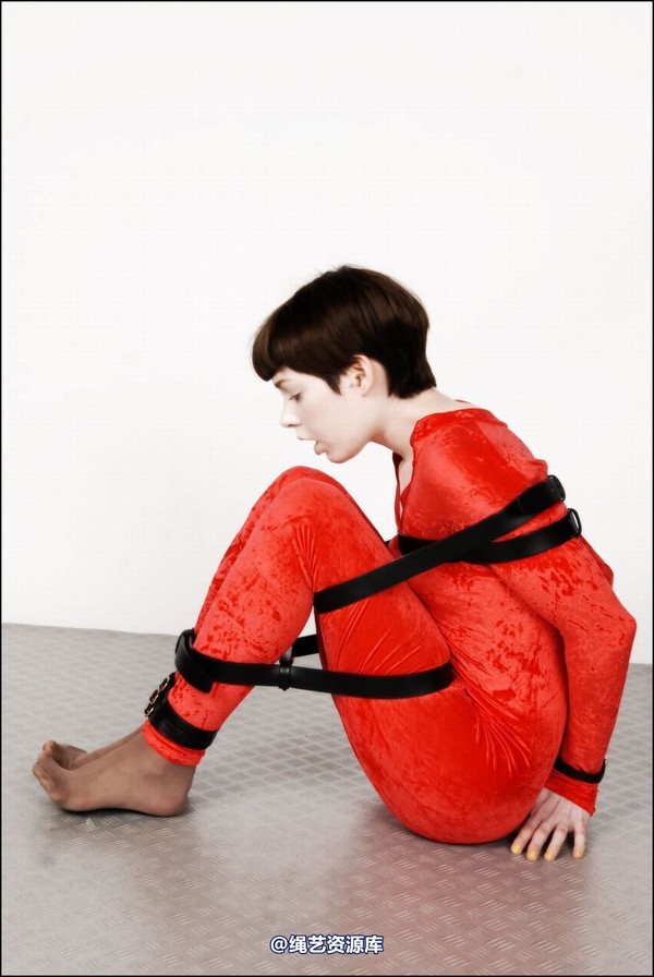 simplytied - Fawnya Red catsuit 第 31 张图片