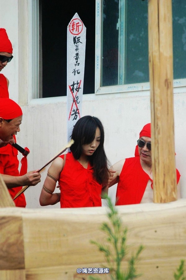mj影视 - 血的代价-红罪衣刑场木驴斩－梅晓芳2013-08-26 第 192 张图片