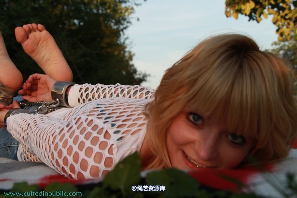 girlsinsteel - Hogtied in the sun 第 43 张图片