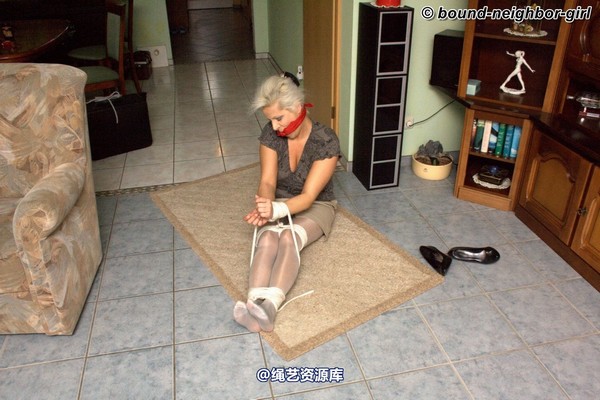 bound-neighbor-girl - Elena - Tied at home 2 第 46 张图片