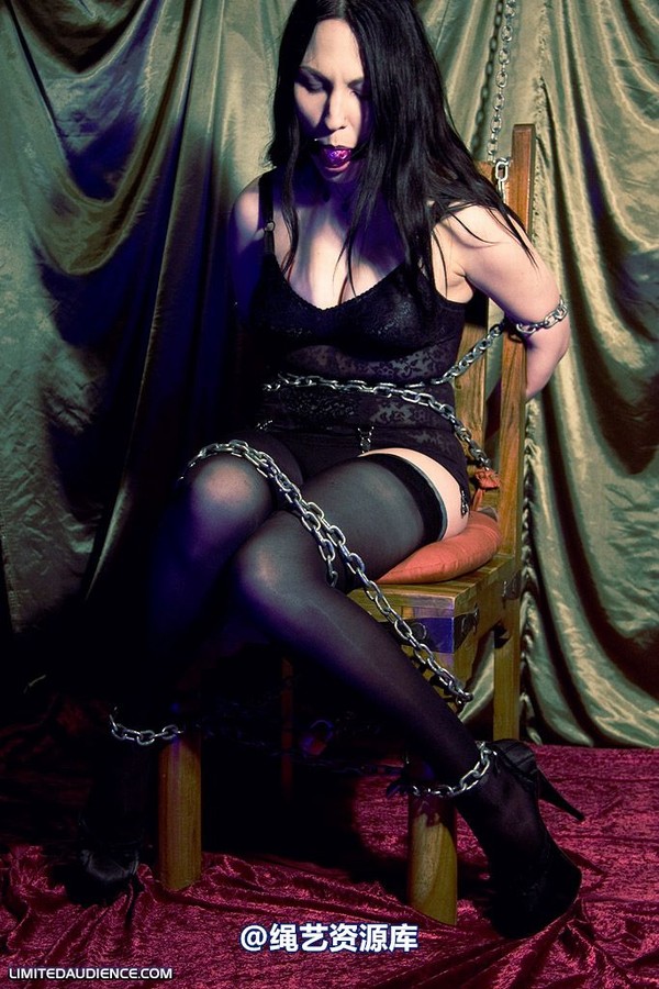 limitedaudience - 2009 elyssia chained vamp 第 4 张图片