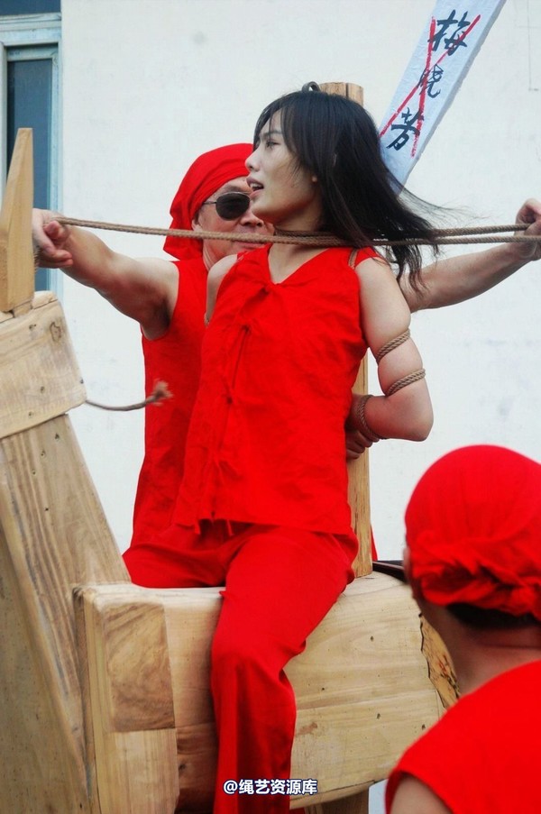 mj影视 - 血的代价-红罪衣刑场木驴斩－梅晓芳2013-08-26 第 3 张图片