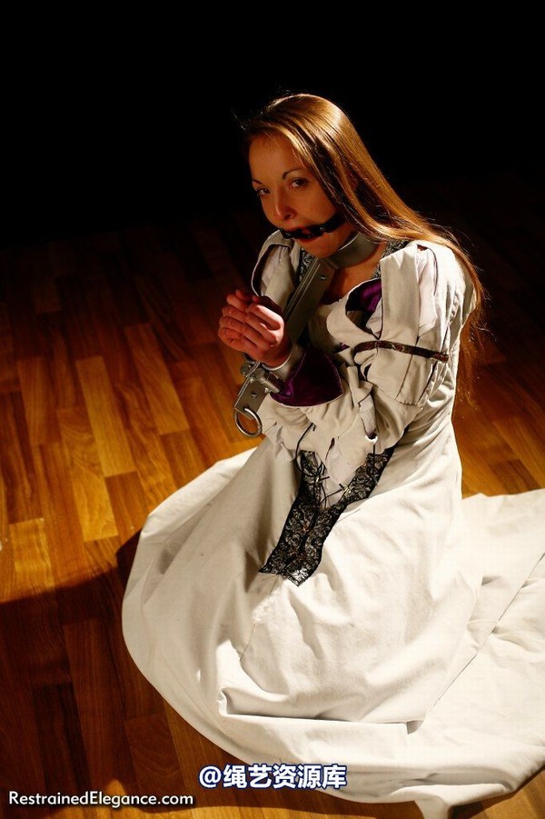restrainedelegance - Medieval Princess Bound and Gagged 第 3 张图片