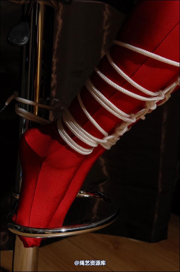 simplytied - Lou in red catsuit 第 40 张图片