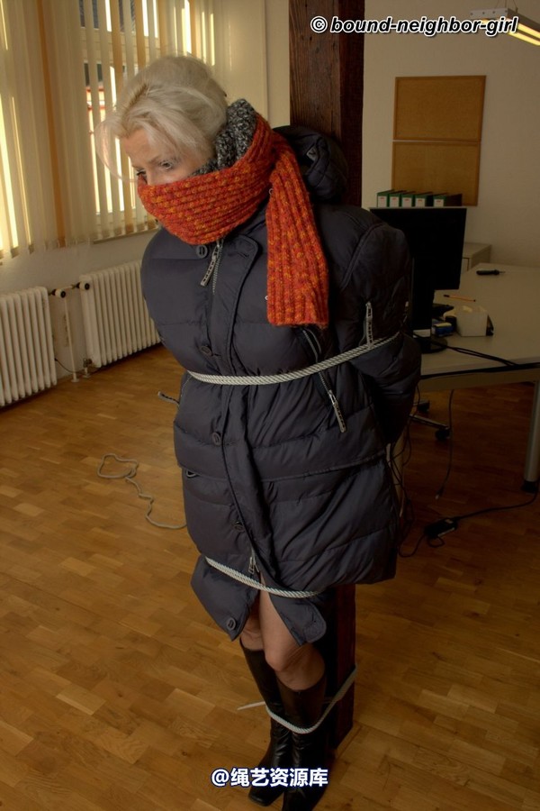 bound-neighbor-girl - Elena - Tied up at the office 第 43 张图片