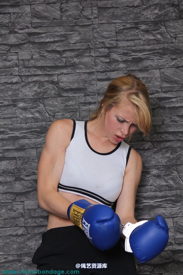 girlsinsteel - Cuffed in boxing gloves 第 45 张图片