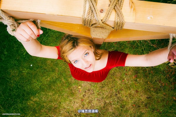 limitedaudience - 2014 bryony fuller alone on the cross 第 4 张图片