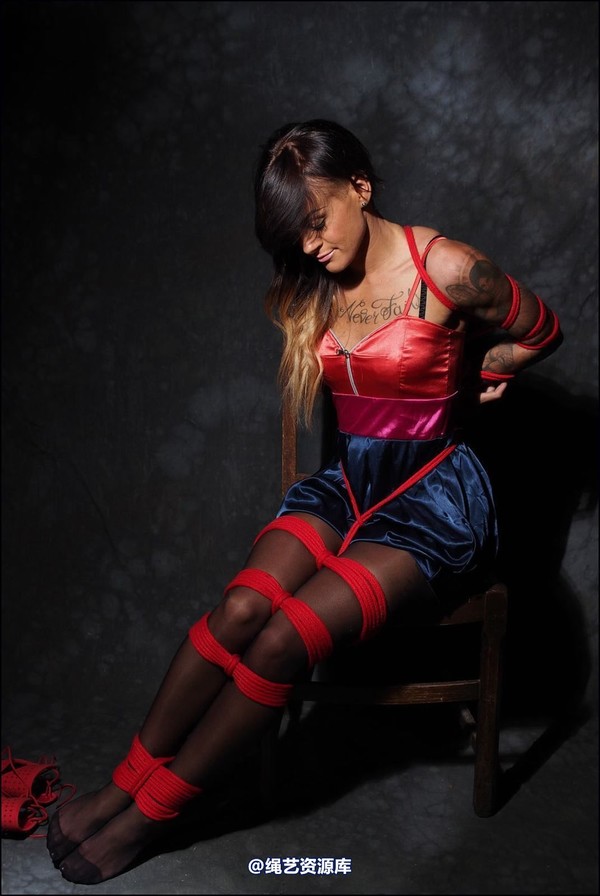 simplytied - Carla tied in red rope 第 14 张图片