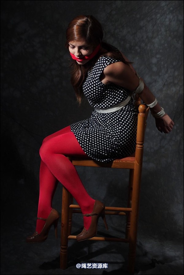 simplytied - She wanted to wear red tights 第 12 张图片