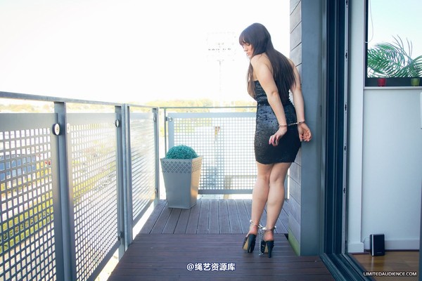 limitedaudience - 2012 sapphire handcuffed on balcony 2 第 31 张图片