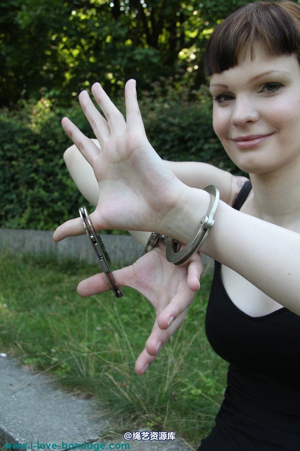 girlsinsteel - Hinged handcuffs 第 115 张图片