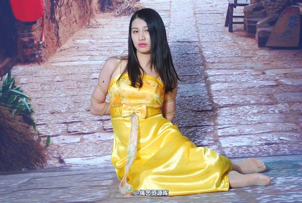 唯美之家 - 新模萧萧黄礼服 第 58 张图片