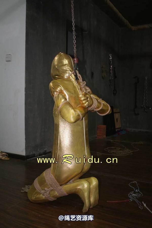 锐度主张 - 20070921第34期 影片胶衣紧缚悬吊图片 第 83 张图片