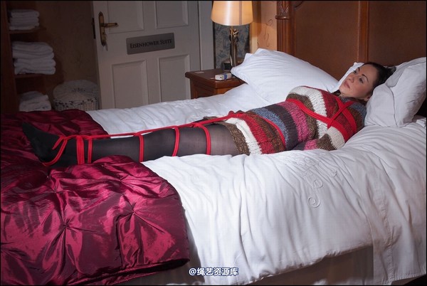 simplytied - Getting ready at hotel 第 15 张图片