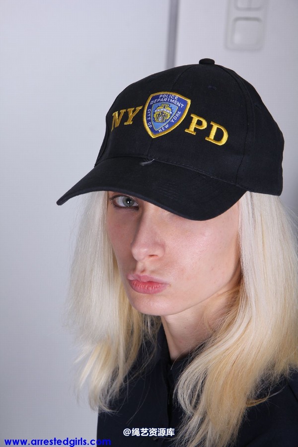 girlsinsteel - Police Officer in trouble 第 19 张图片