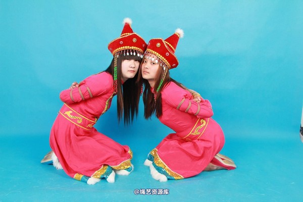 胜景山庄 - 033-蒙古服姐妹花 第 11 张图片