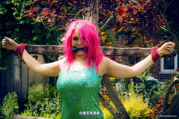limitedaudience - 2013 elle displayed outdoors 第 33 张图片