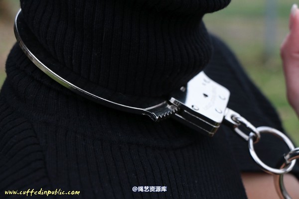 girlsinsteel - Public neckcuff 第 45 张图片