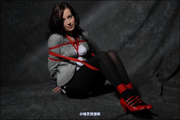 simplytied - Jinx in red shoes 第 23 张图片