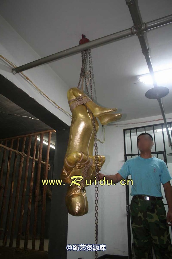 锐度主张 - 20070921第34期 影片胶衣紧缚悬吊图片 第 179 张图片