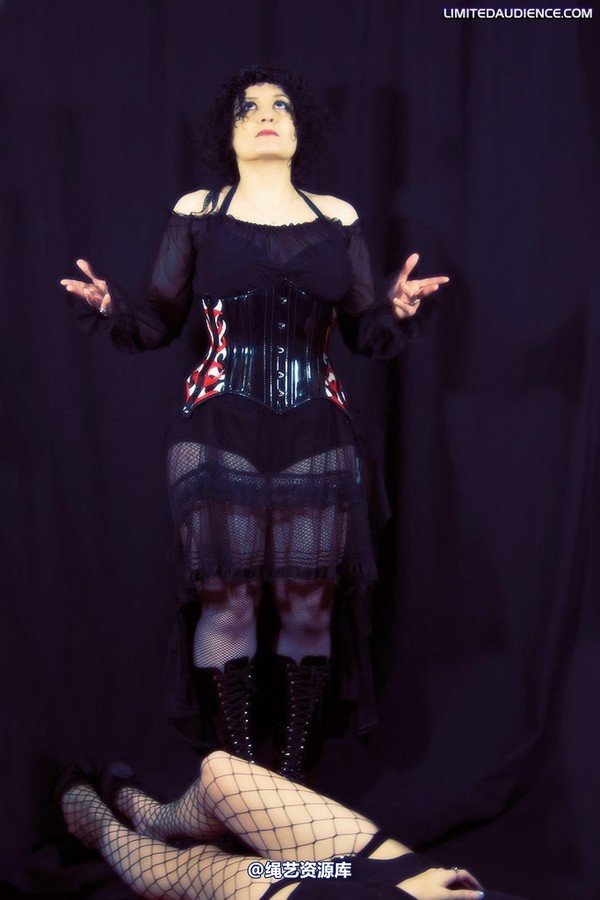 limitedaudience - 2009 elyssia livia the houdini hussy 第 28 张图片