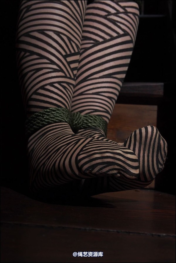 simplytied - SammieB Stair tied 第 32 张图片