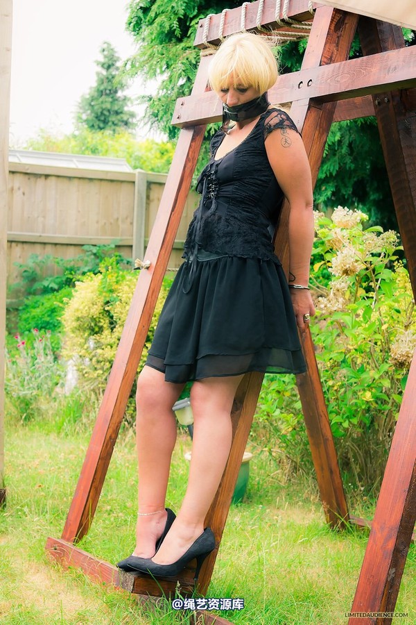 limitedaudience - 2014 kimmy louise cuffed to the cross 第 32 张图片