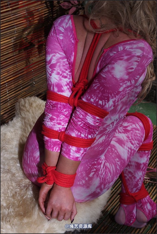 simplytied - Arriana elbow touch 第 45 张图片