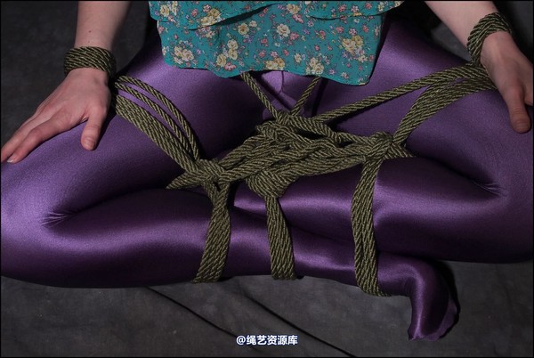simplytied - Very nice purple tights 第 34 张图片