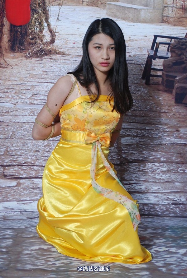 唯美之家 - 新模萧萧黄礼服 第 184 张图片