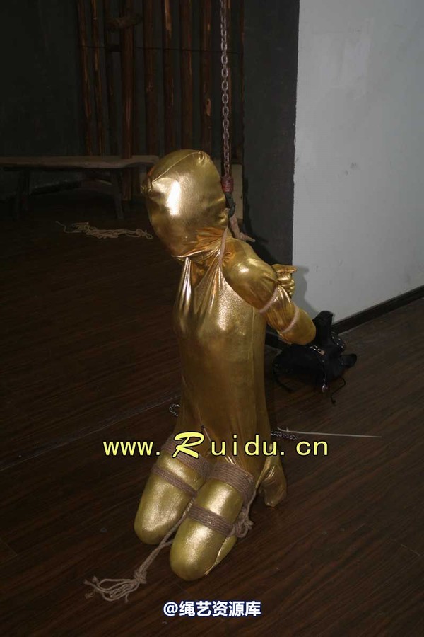 锐度主张 - 20070921第34期 影片胶衣紧缚悬吊图片 第 62 张图片
