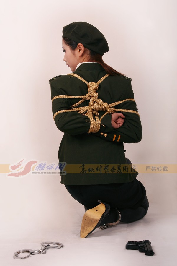 雅俗阁 - 20060422雅思警服(2) 第 41 张图片