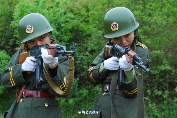 唯美之家 - 外拍军装三模特 第 298 张图片