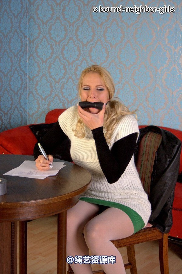 bound-neighbor-girl - Julia as a gag tester 第 19 张图片