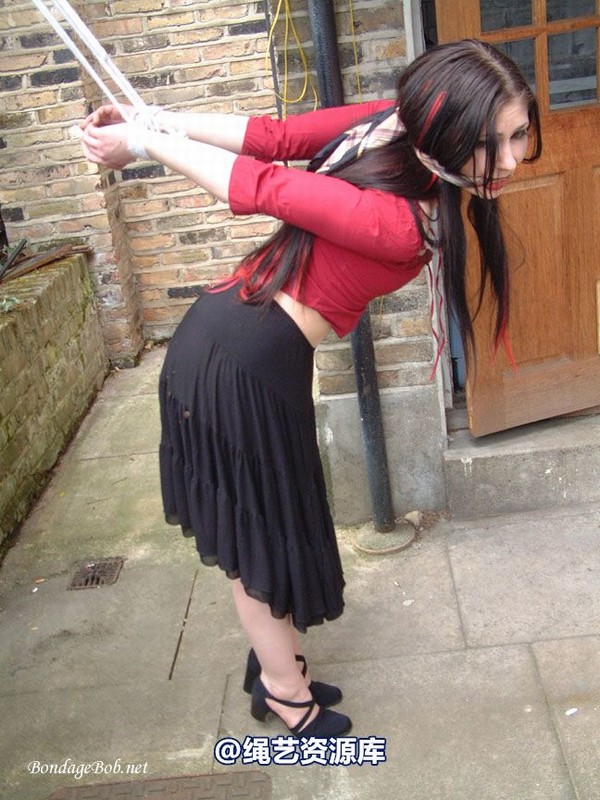 bondagebob - Lydia Tied Outdoors 第 53 张图片