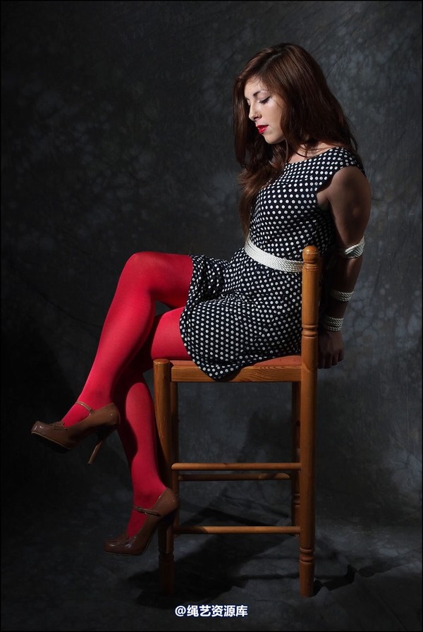 simplytied - She wanted to wear red tights 第 8 张图片