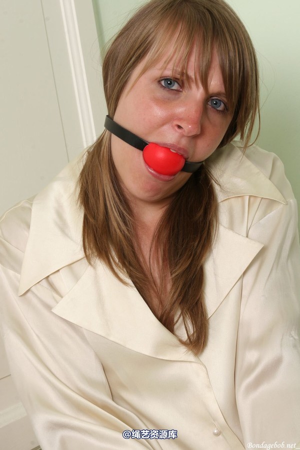 bondagebob - Sapphire Blu Open wide and shut up! 第 79 张图片