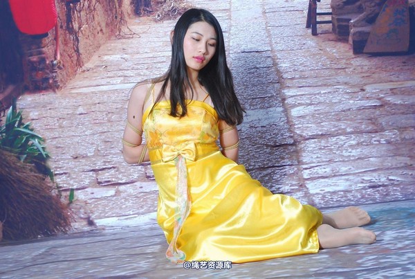 唯美之家 - 新模萧萧黄礼服 第 65 张图片
